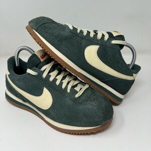Nike Cortez Women's Vintage Green Muslin Suede Size 8 US Lifestyle Sneakers
